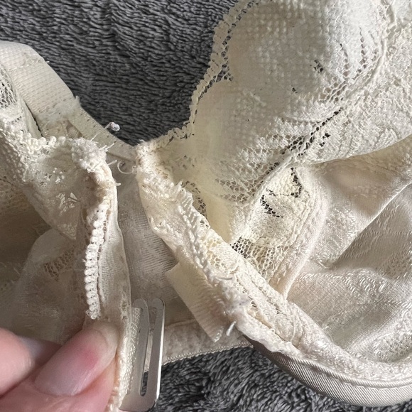 Victoria’s Secret Front-Closure Bra – Size 32B - Picture 5 of 5